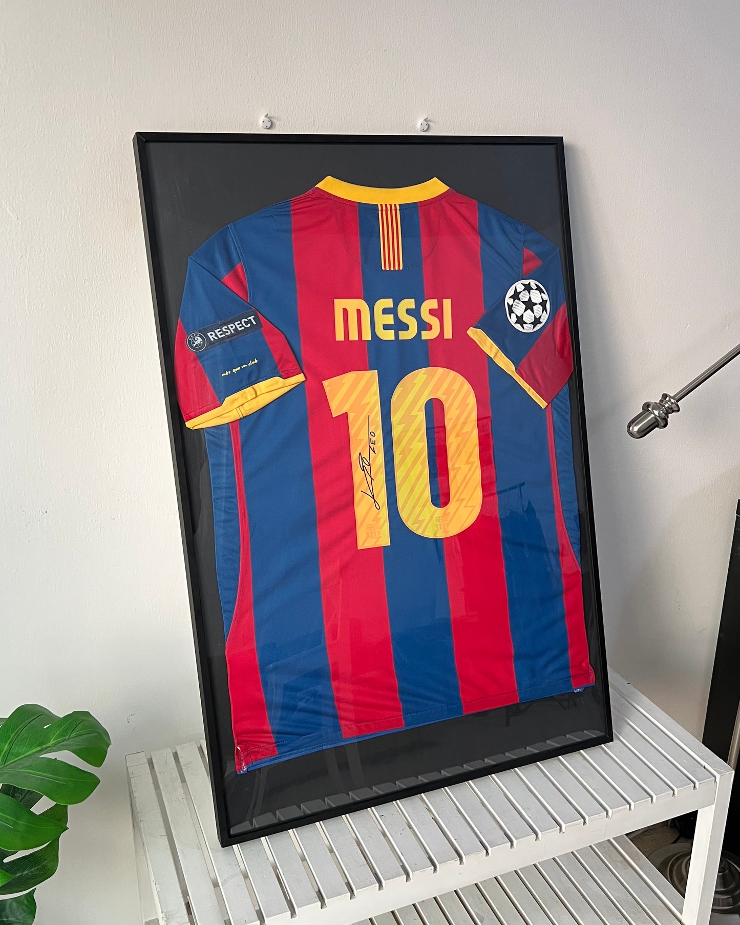 MESSI - SIGNED BARCALONA 2010/2011 JERSEY