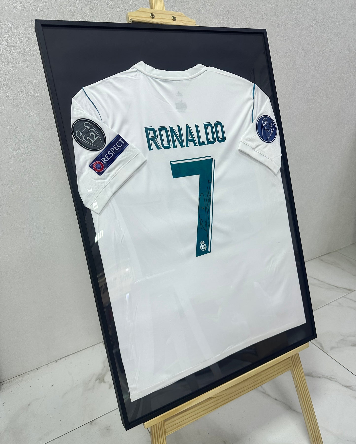 CRISTIANO RONALDO - SIGNED REAL MADRID  2017/2018 CHAMPIONS LEAGUE JERSEY